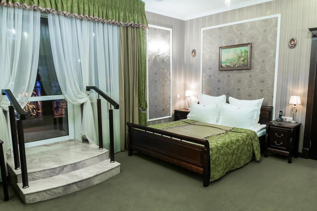 Park Hotel Zamkovy Gomel Esterno foto